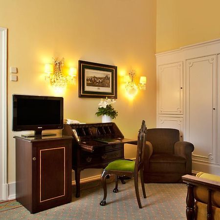 Hotel Avenida Palace Lisboa Екстериор снимка A room at the hotel
