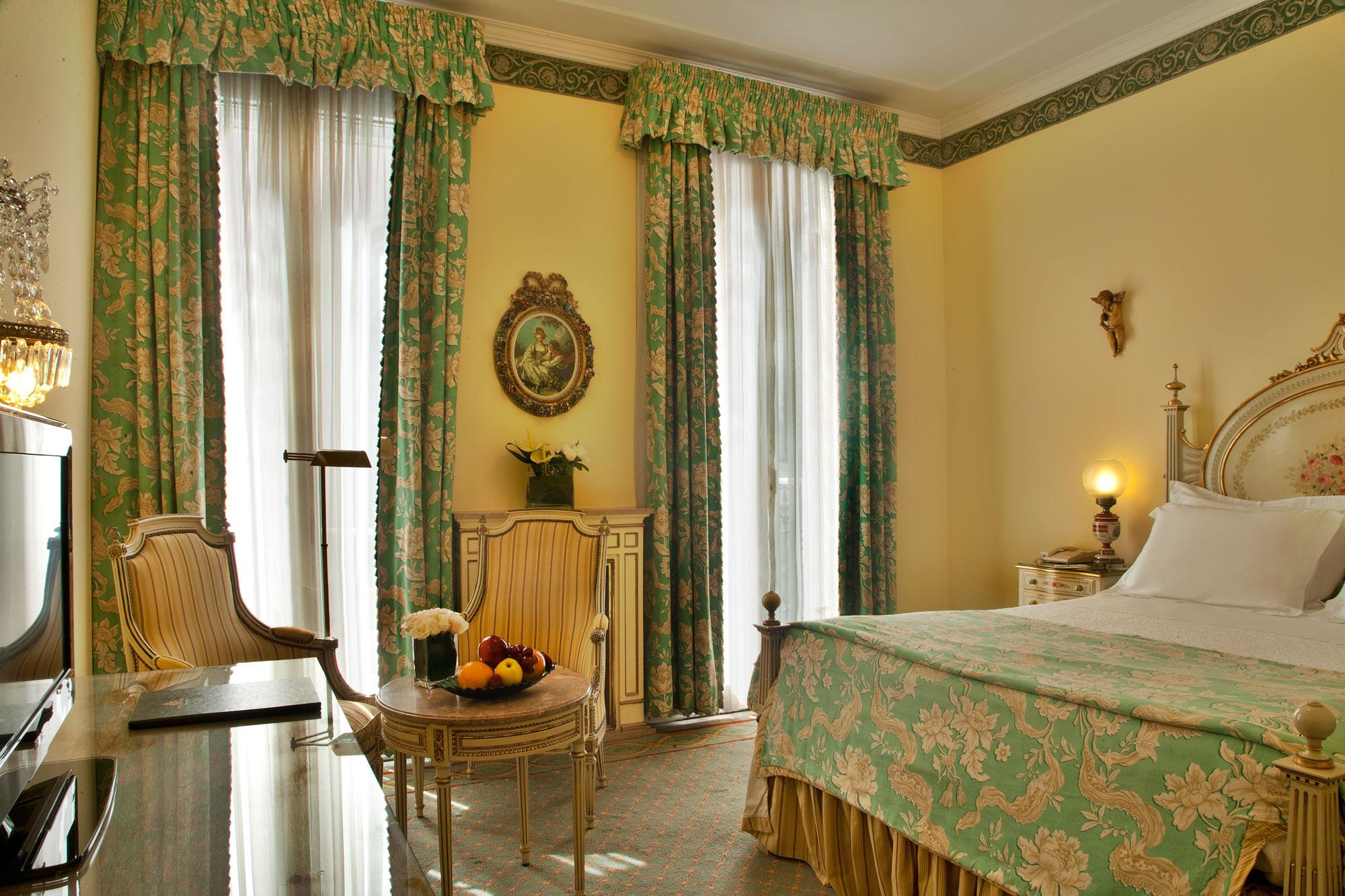 Hotel Avenida Palace Lisboa Екстериор снимка A room at the hotel