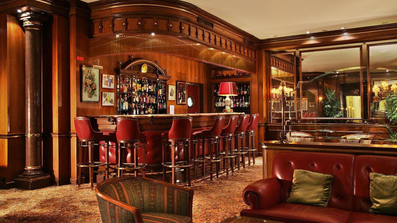 Hotel Avenida Palace Lisboa Екстериор снимка The bar at the St. George Hotel