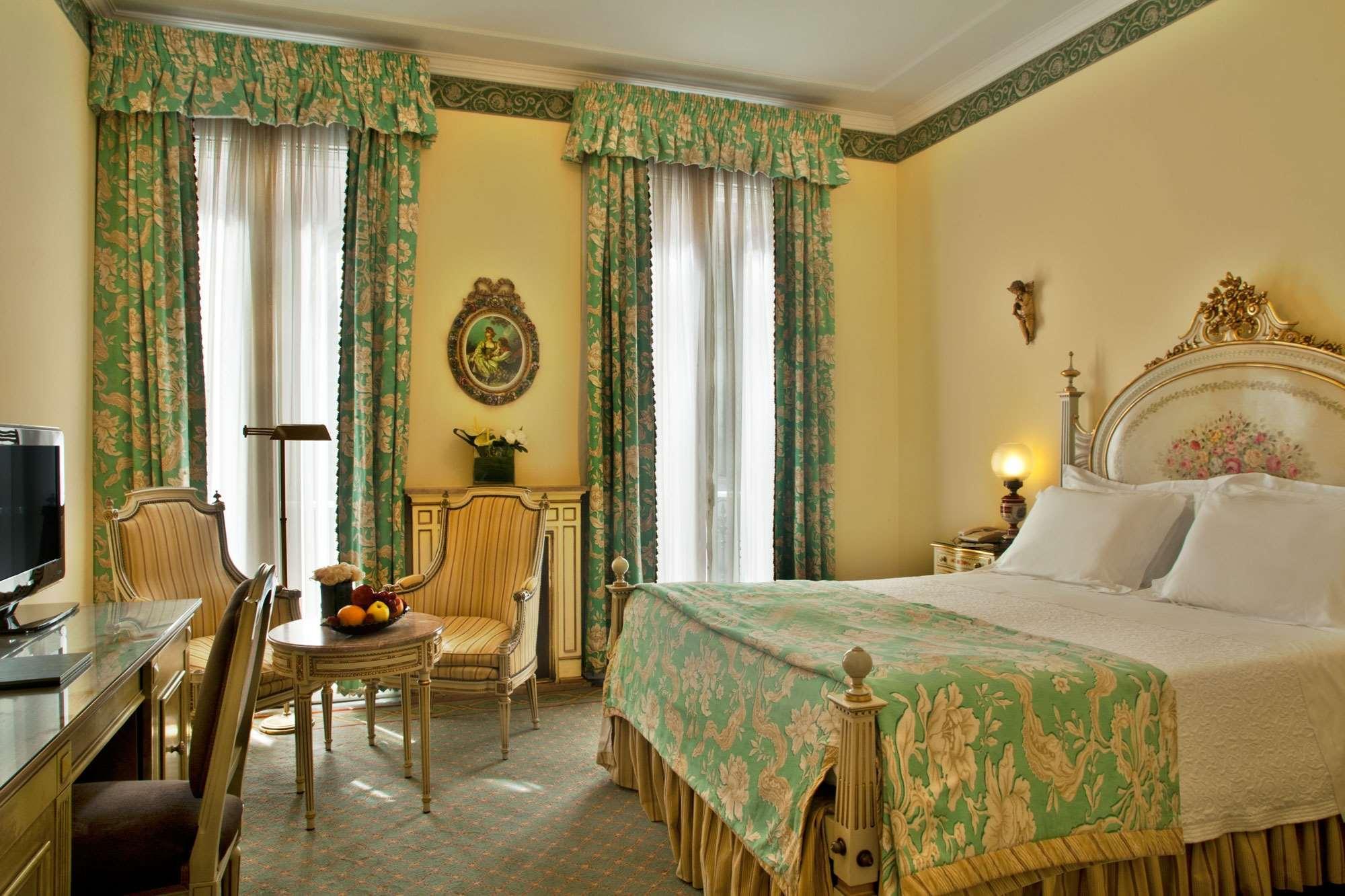 Hotel Avenida Palace Lisboa Екстериор снимка A room at the hotel