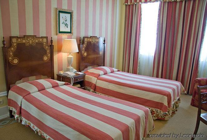 Hotel Avenida Palace Lisboa Стая снимка A room at the hotel