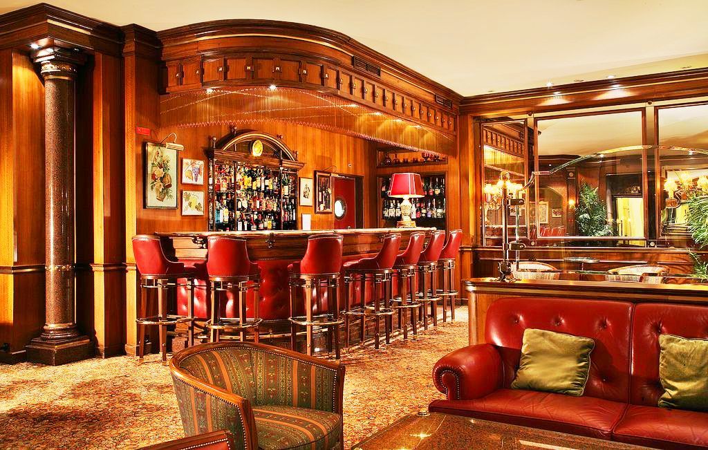 Hotel Avenida Palace Lisboa Екстериор снимка The bar at the St. Regis