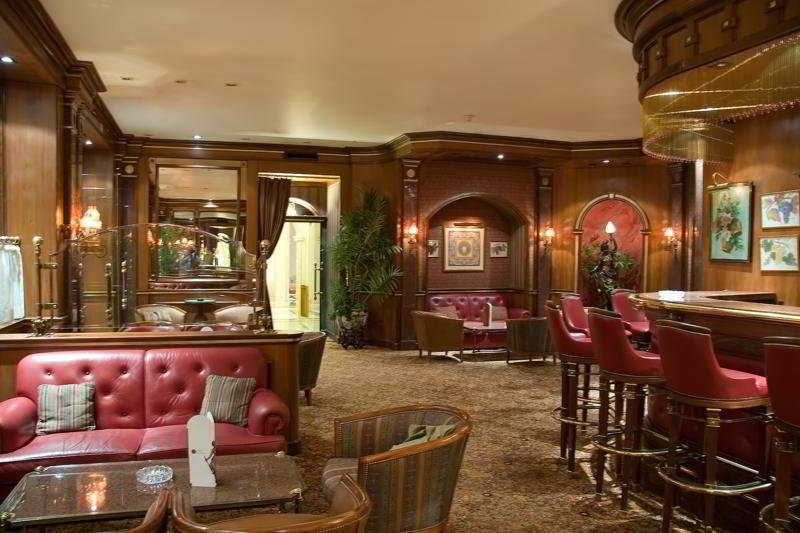 Hotel Avenida Palace Lisboa Екстериор снимка The bar at the St. Francis
