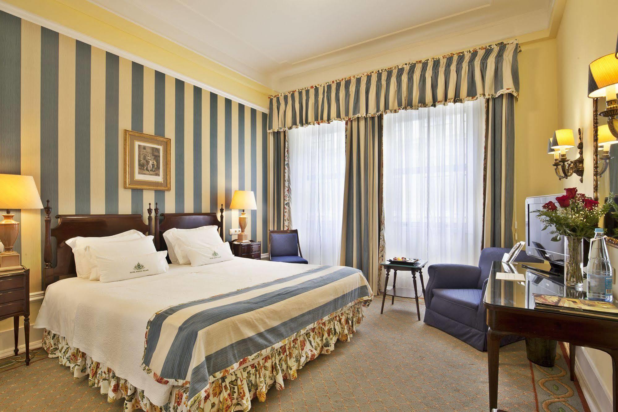 Hotel Avenida Palace Lisboa Екстериор снимка A room at the hotel