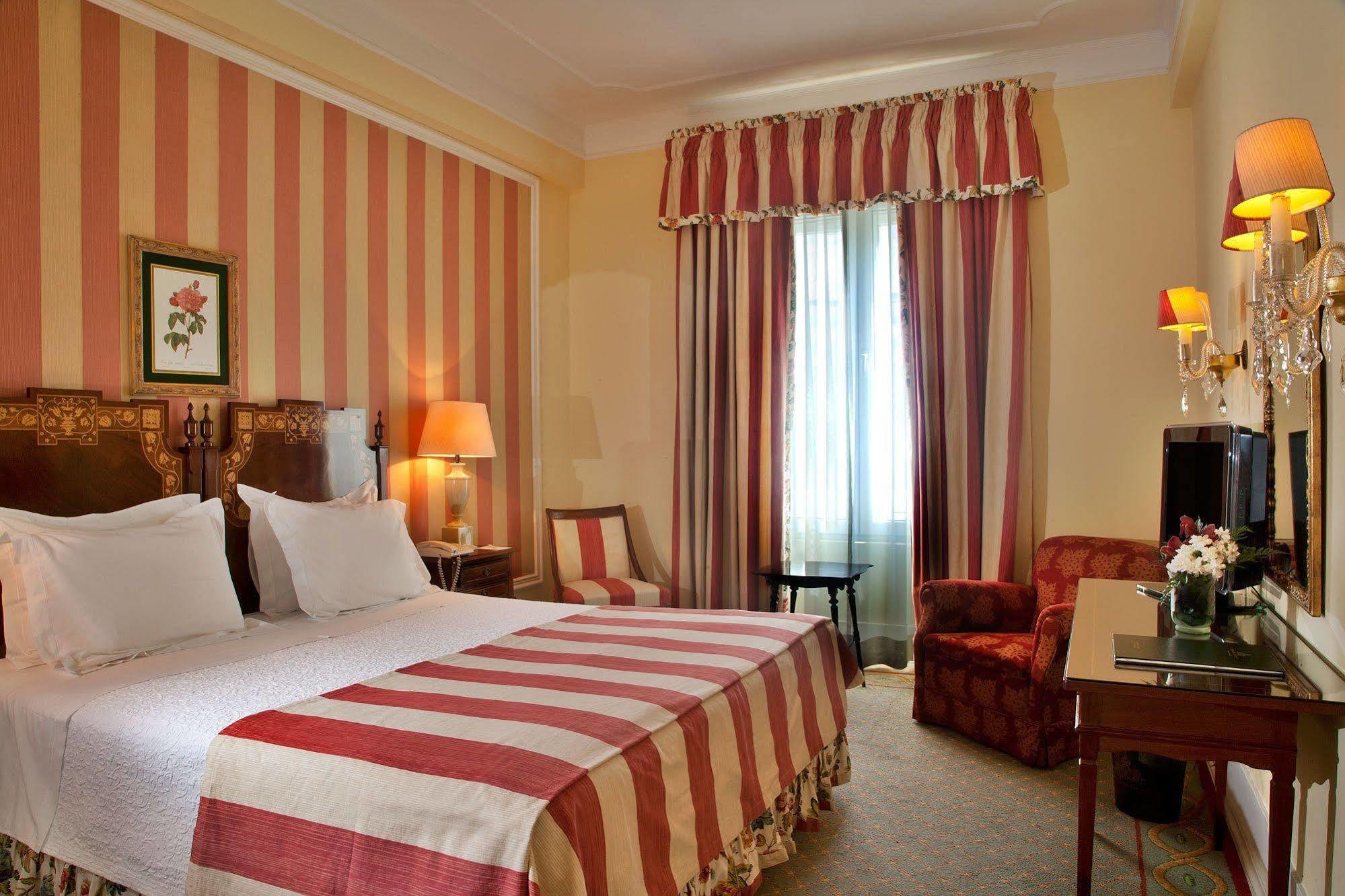 Hotel Avenida Palace Lisboa Екстериор снимка A room at the hotel