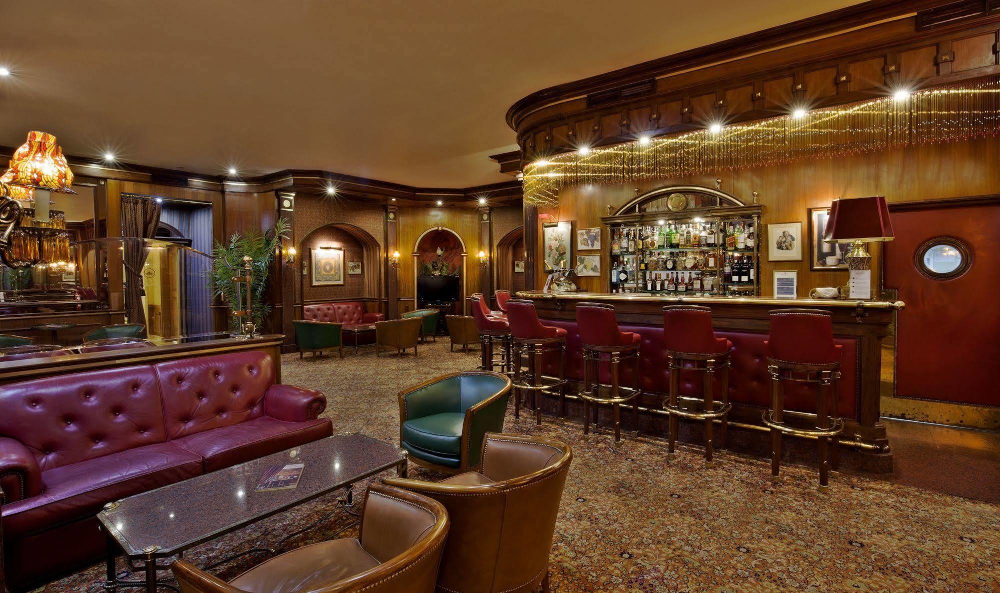 Hotel Avenida Palace Lisboa Екстериор снимка The bar at the Savoy