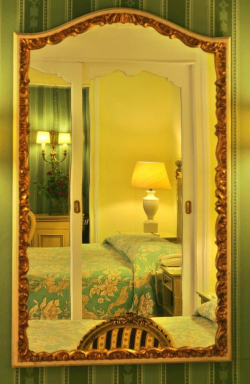 Hotel Avenida Palace Lisboa Екстериор снимка A room at the hotel