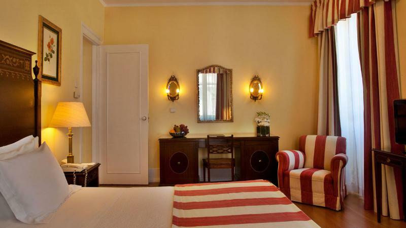 Hotel Avenida Palace Lisboa Екстериор снимка A room at the hotel